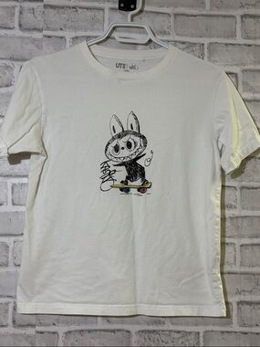 UNIQLO UT White Graphic Tee with Signature Print, size 11-12